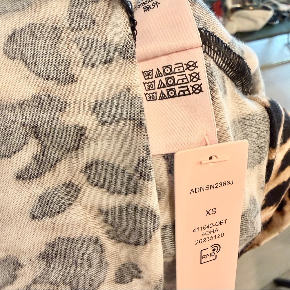 🐆 Victoria’s Secret Heavenly Modal Leopard Print Tie-Back Long Sleeve Crop Top - Picture 12 of 13